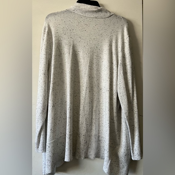 Beautiful Verve Ami cardigan white color with black dotted design. - Picture 2 of 6